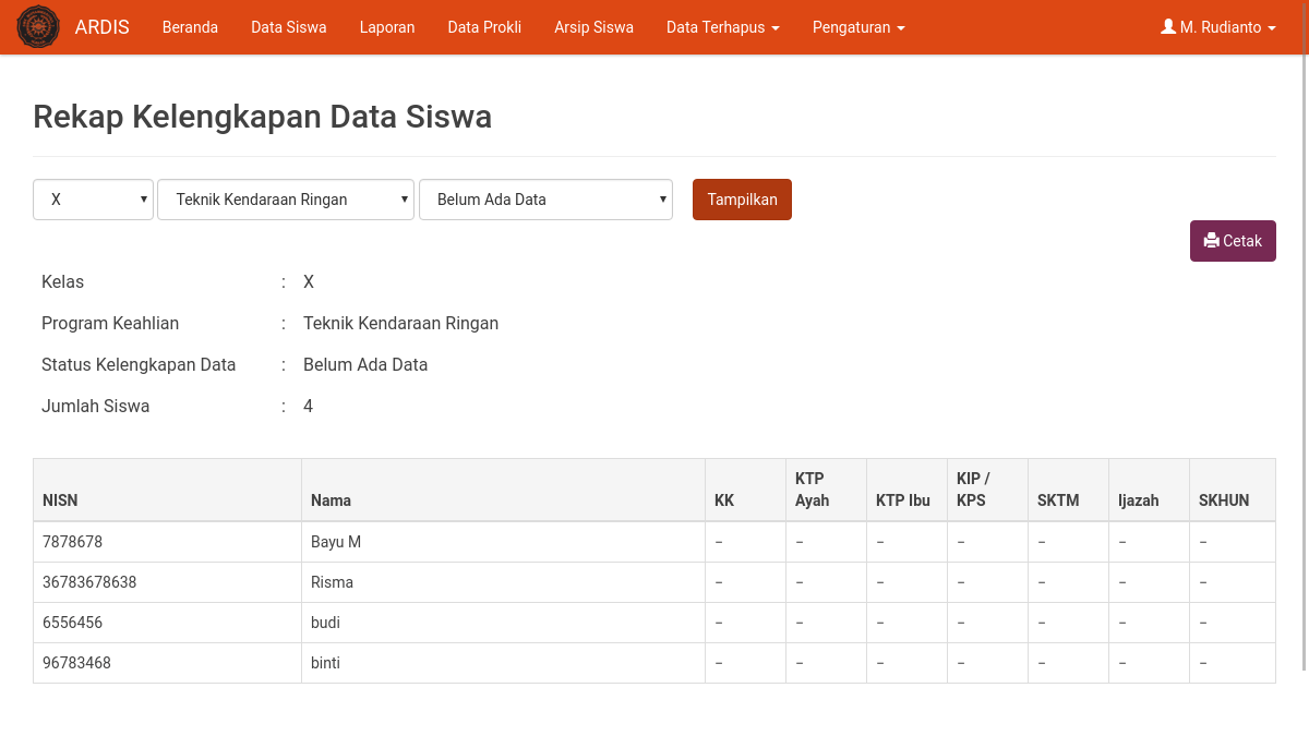 Halaman rekap kelengkapan data siswa ARDIS dengan filter berdasarkan Kelas, Program Keahlian, dan Status Data. Menampilkan tabel daftar siswa beserta ceklis kelengkapan dokumen fisik.