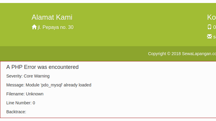 Tangkapan layar halaman web dengan pesan error "A PHP Error was encountered" di atas latar belakang footer berwarna hijau.