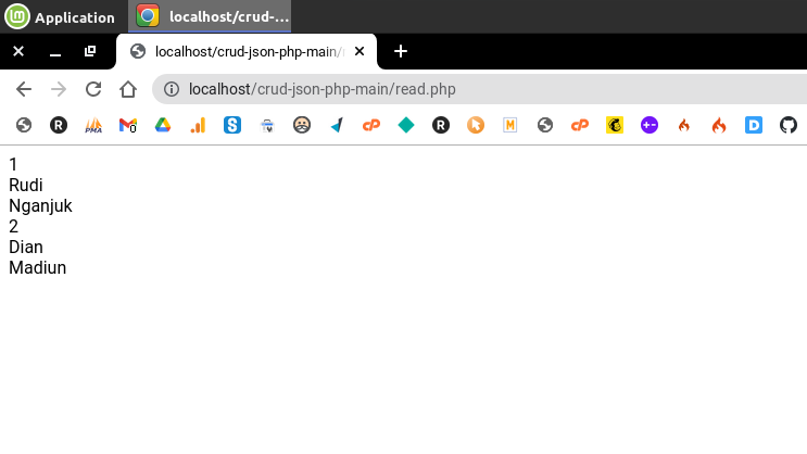 Screenshot localhost menampilkan pembacaan data JSON berupa daftar nama dan alamat.
